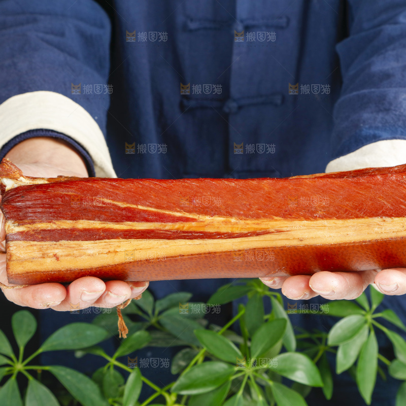 深底上的腊肉