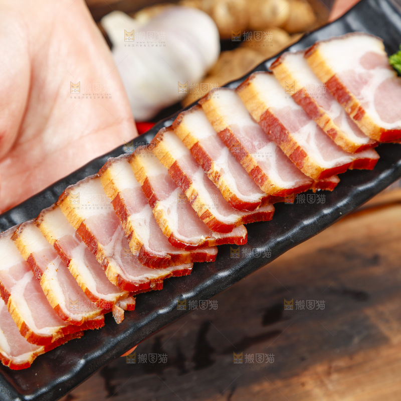 深底上的腊肉