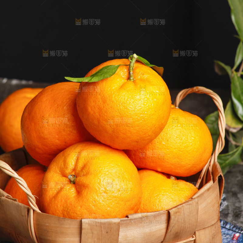 深底上的蜜桔