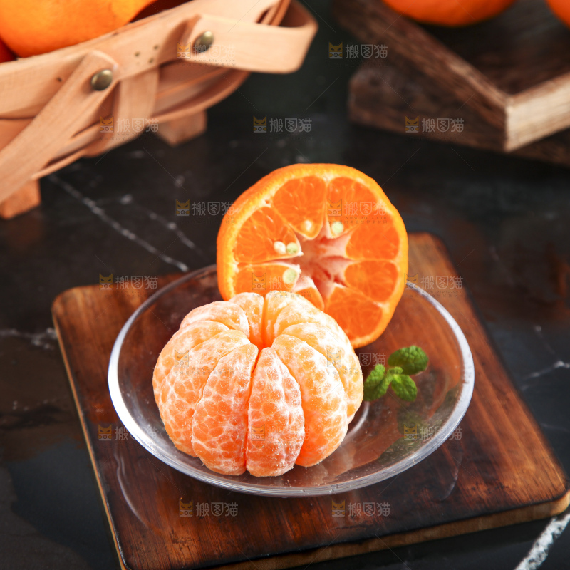 深底上的蜜桔