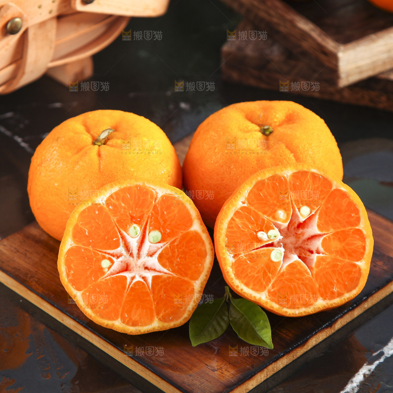 深底上的蜜桔
