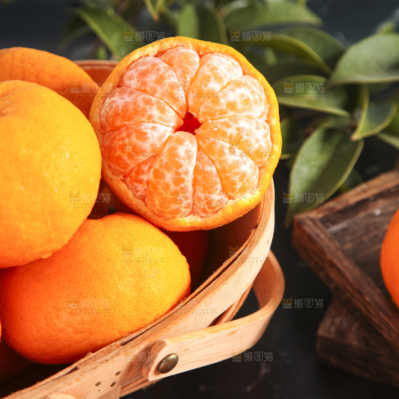 深底上的蜜桔