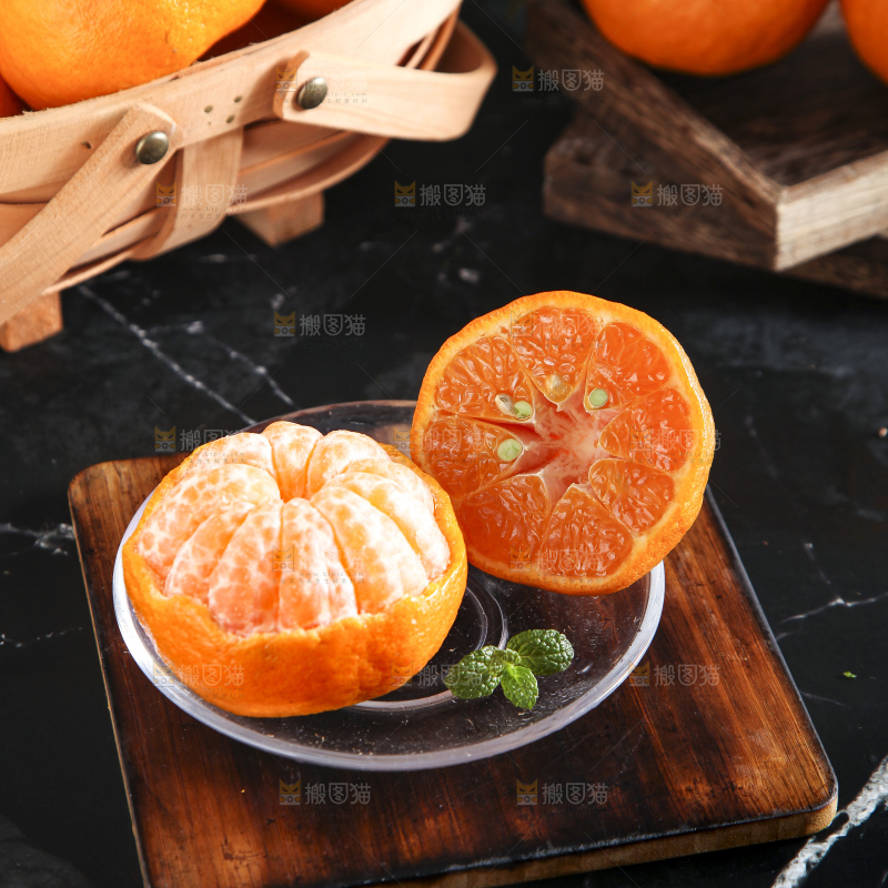 深底上的蜜桔