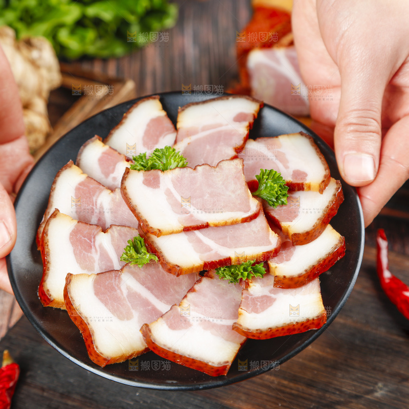 深底上的腊肉