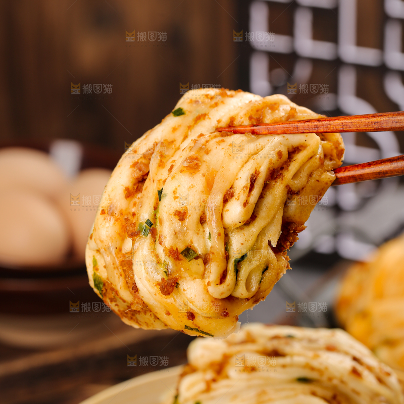 深底上的猪肉花卷