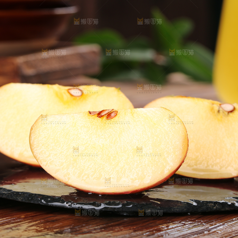 深底上的糖心苹果