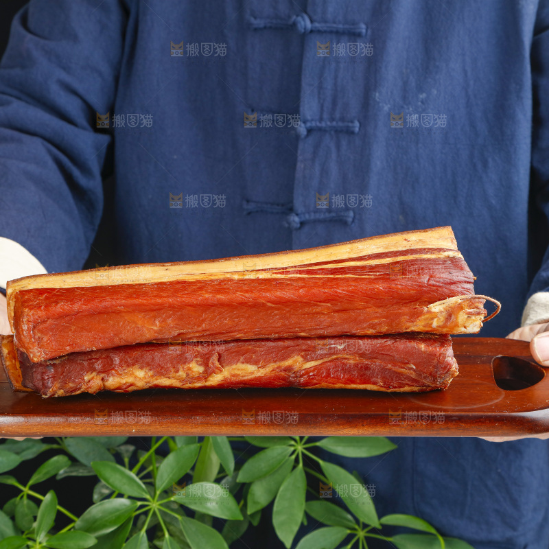 深底上的腊肉