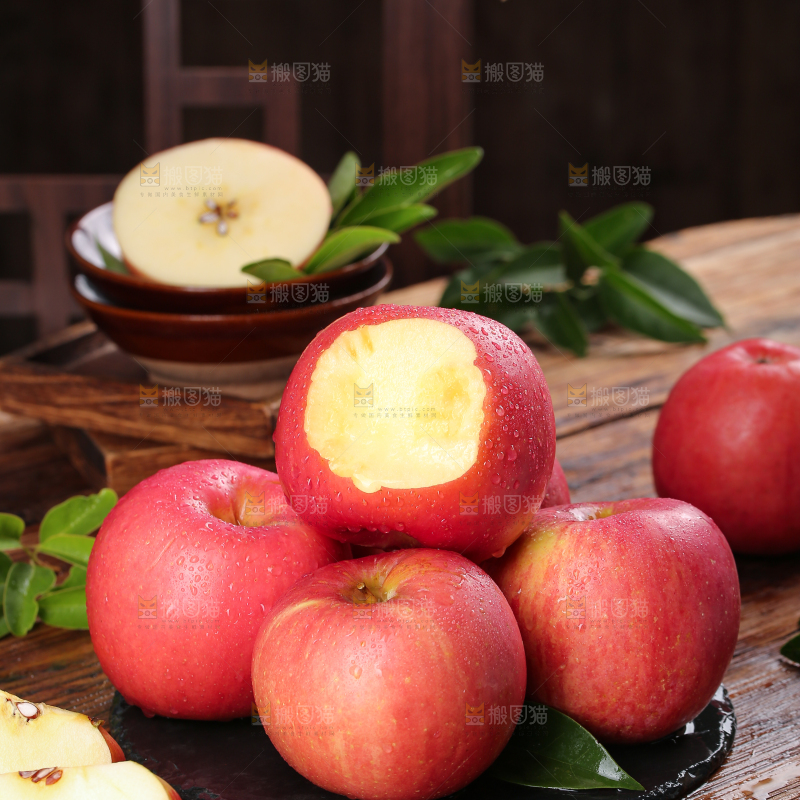 深底上的糖心苹果