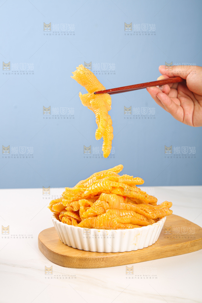 浅底上的无骨鸡爪