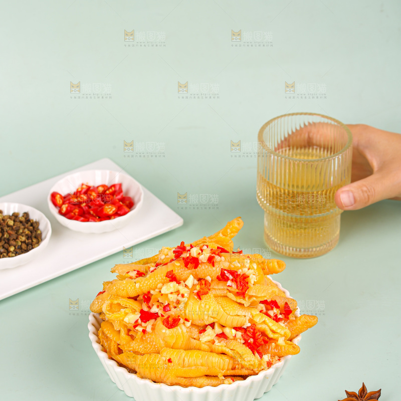 浅底上的无骨鸡爪