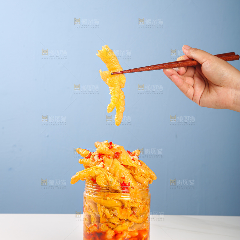 浅底上的无骨鸡爪