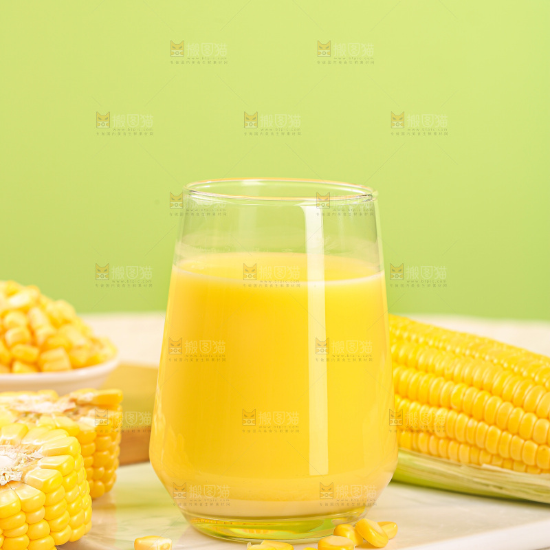 杯子里的玉米汁
