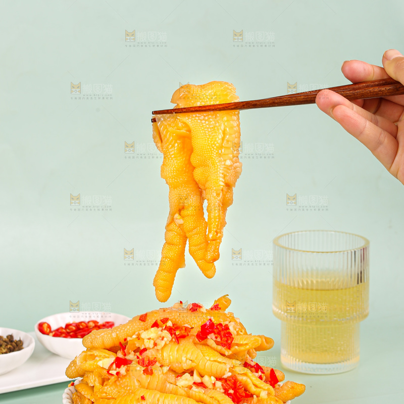 浅底上的无骨鸡爪