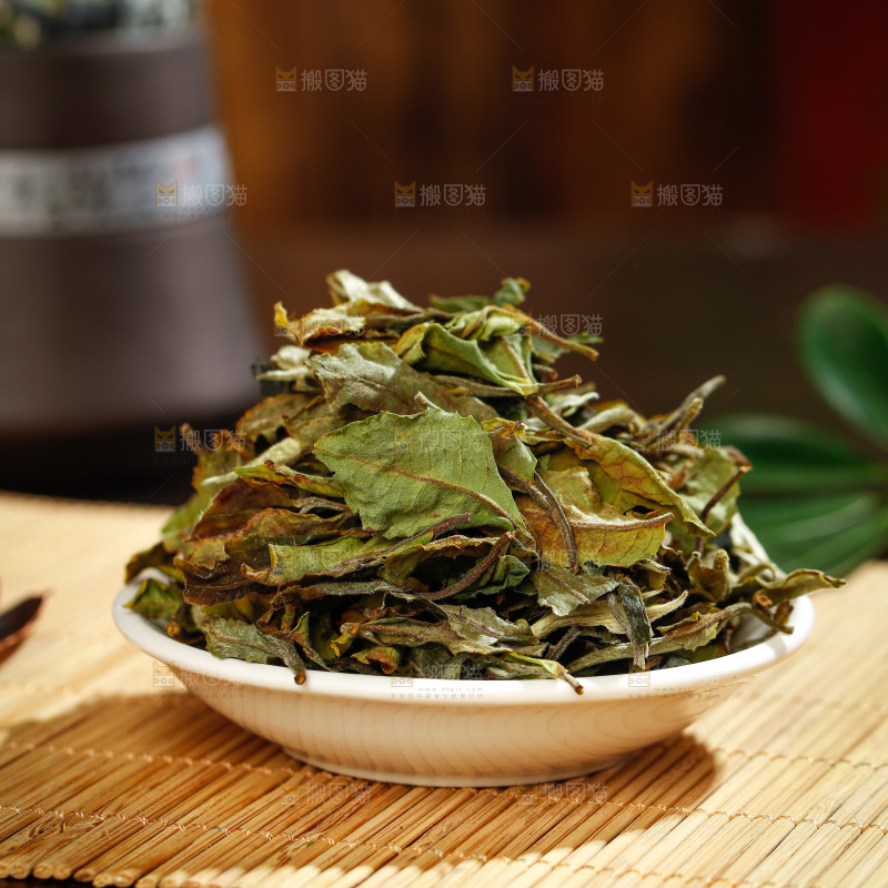 深底上的白茶