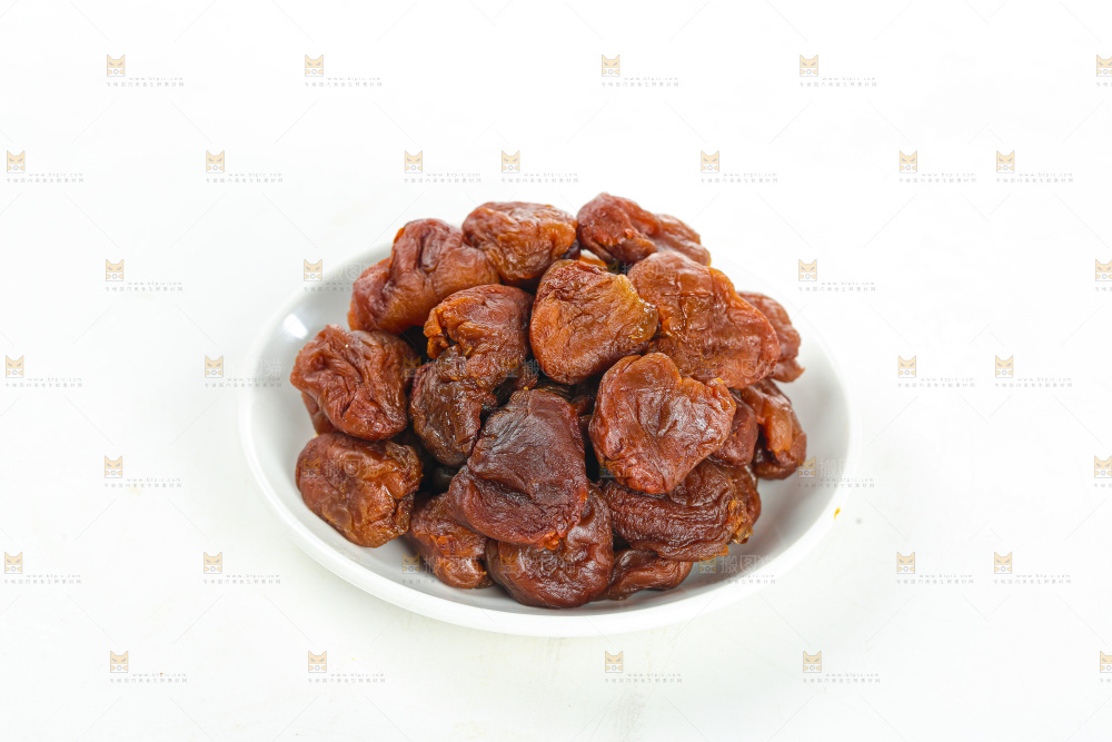 白底上的荔枝肉