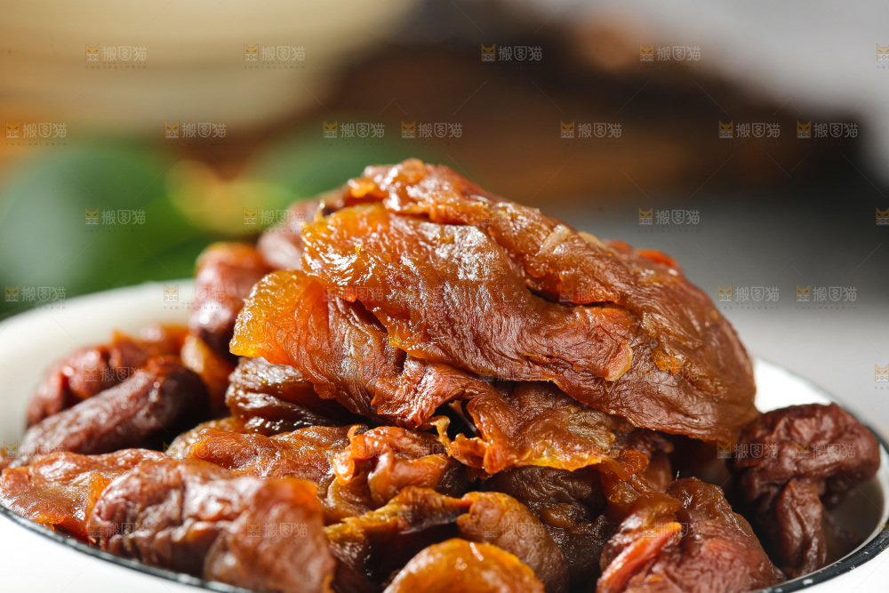 深底上的荔枝肉