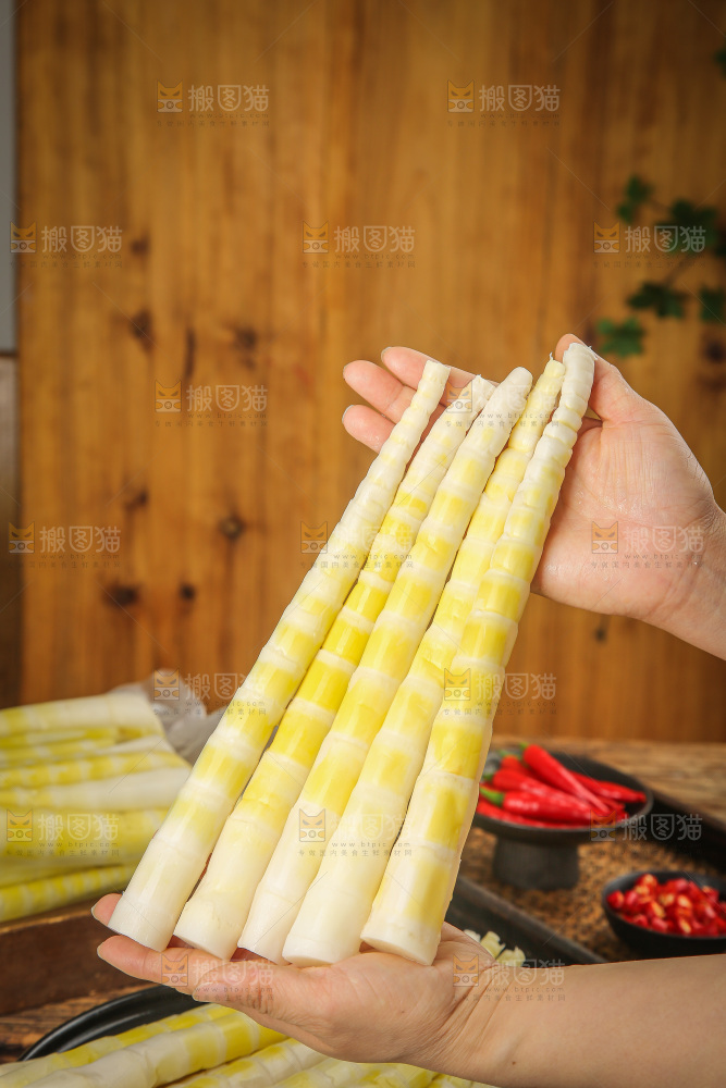深底上的笋尖