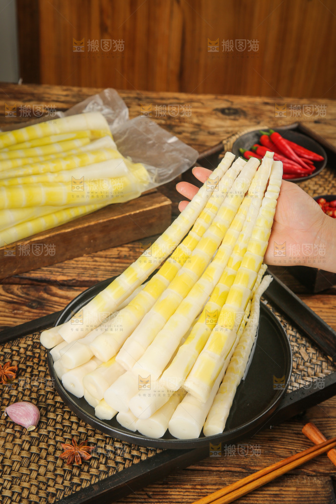 深底上的笋尖