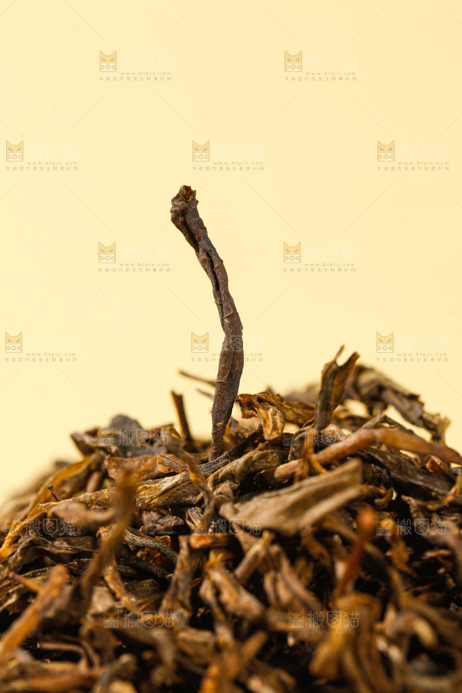浅底上的茶叶