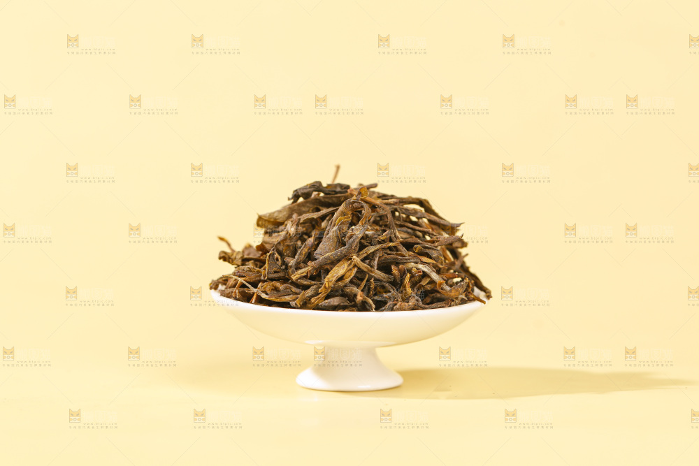 浅底上的茶叶