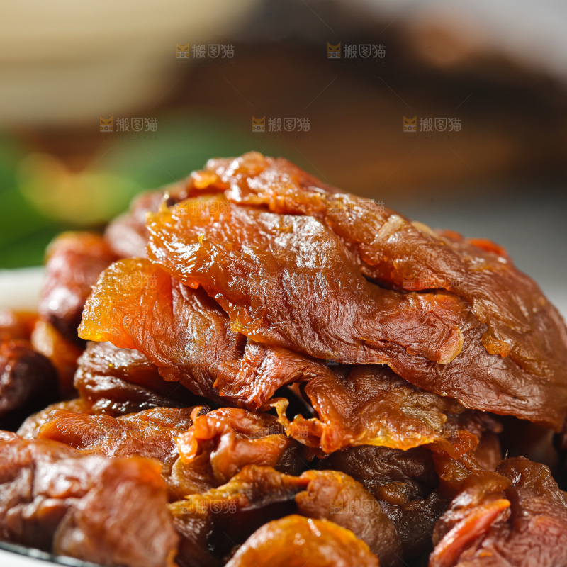 深底上的荔枝肉