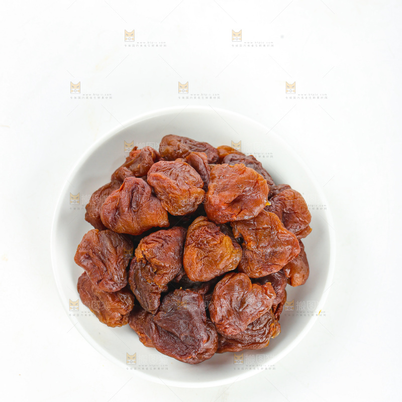 白底上的荔枝肉