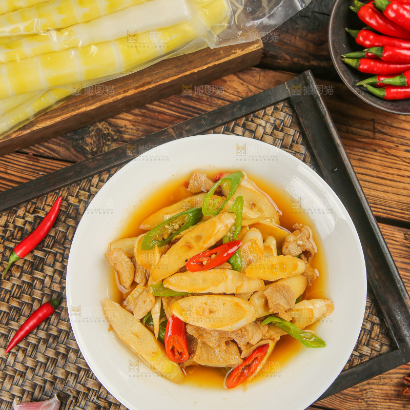 深底上的笋尖炒肉