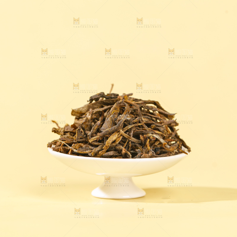 浅底上的茶叶