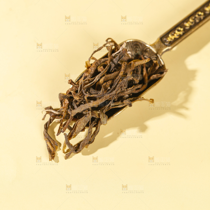 浅底上的茶叶