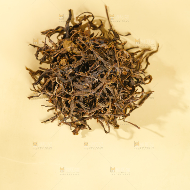 浅底上的茶叶
