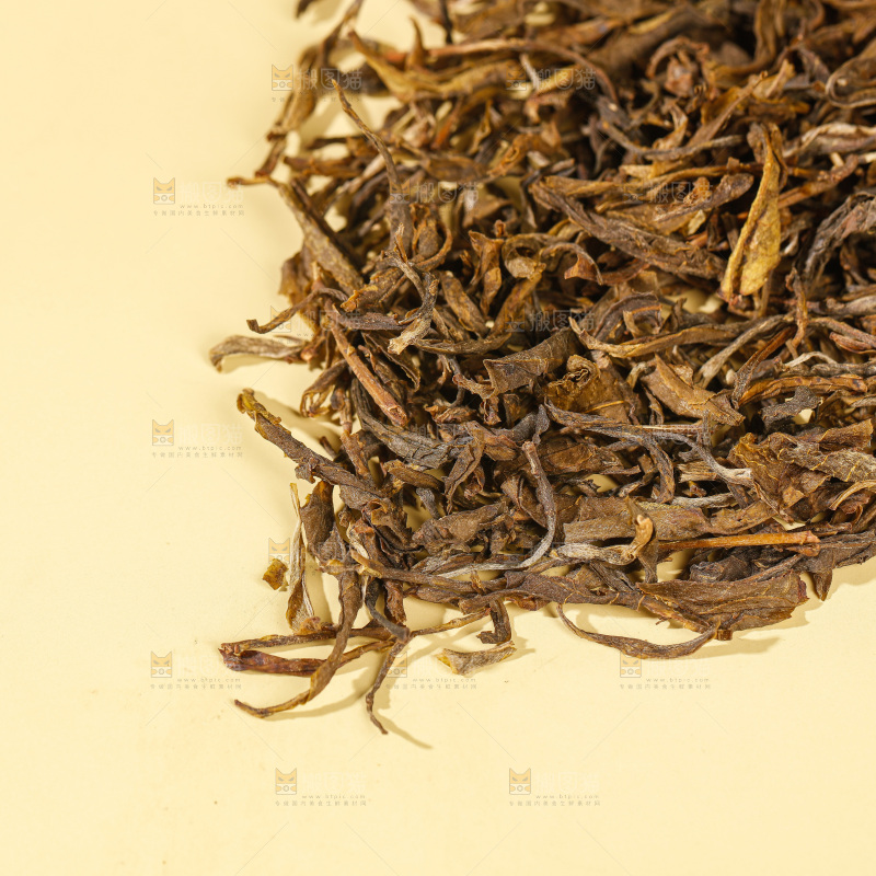 浅底上的茶叶