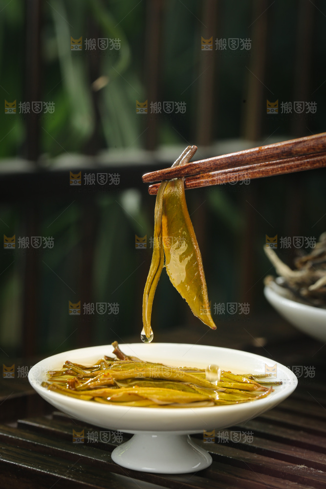 深底上的生普茶