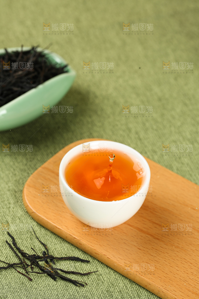 冲泡好的中国红