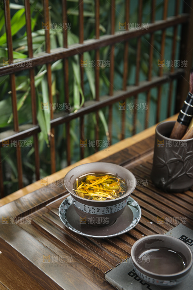 深底上的生普茶