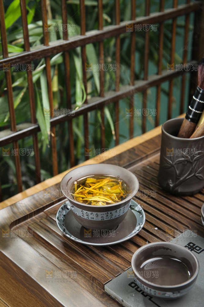 深底上的生普茶