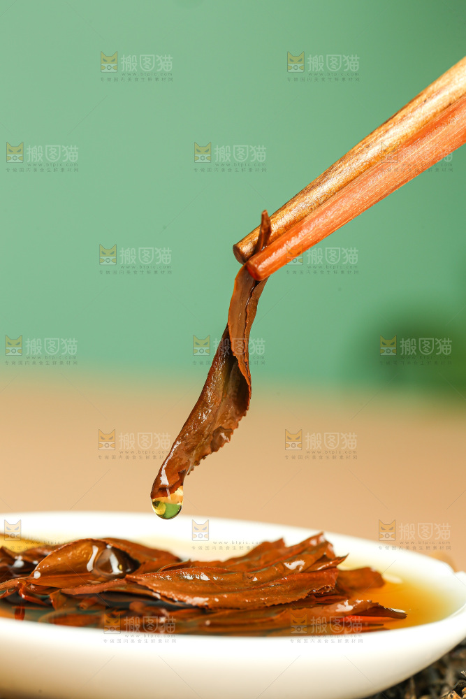 浅底上的有机红茶