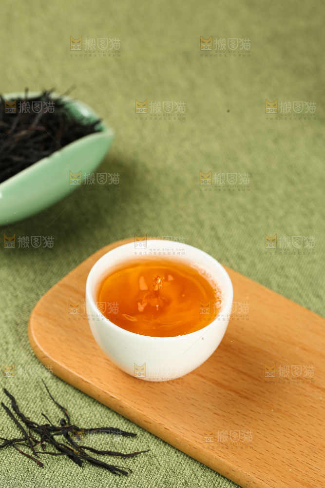 冲泡好的中国红