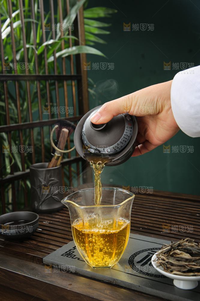 深底上的生普茶