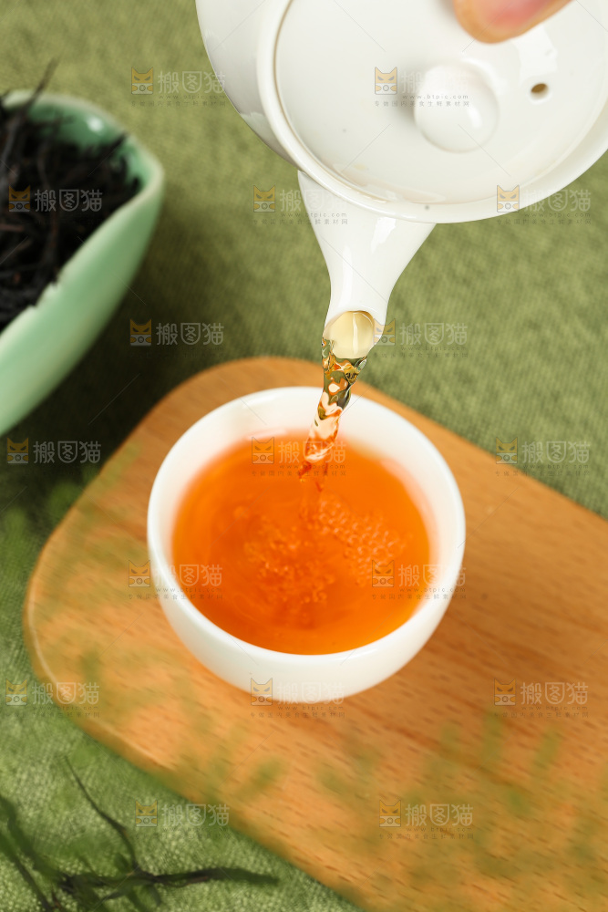 冲泡好的中国红