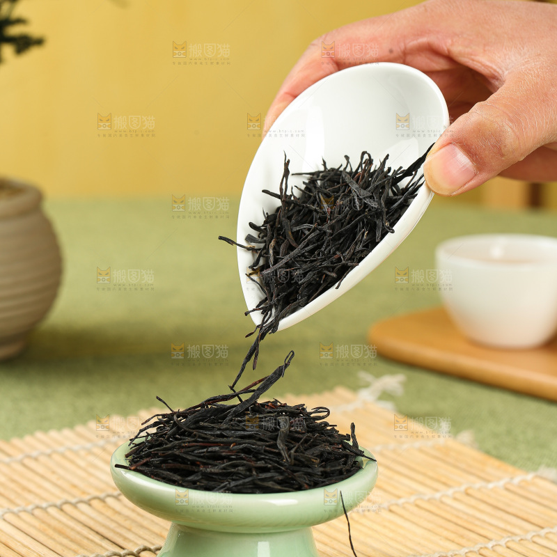 浅底的中国红