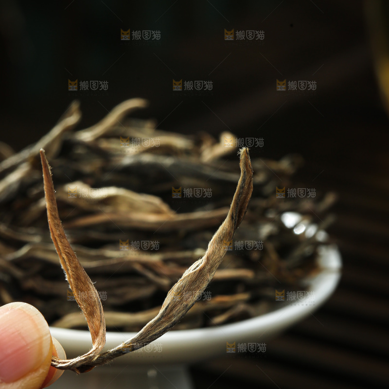 深底上的生普茶