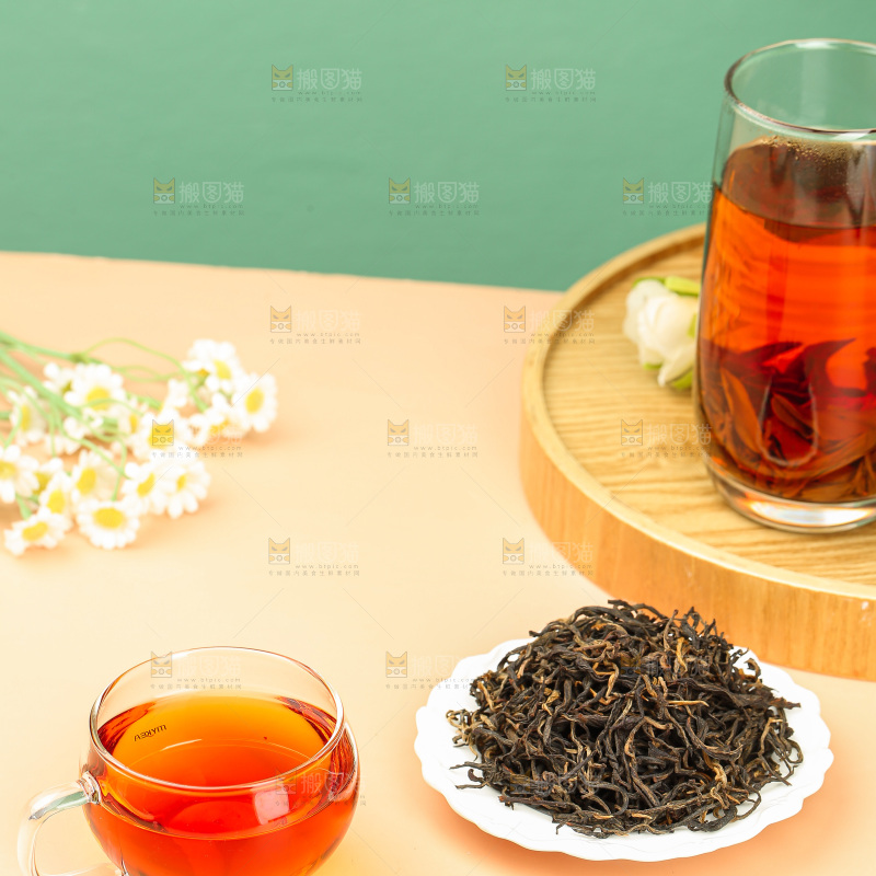 浅底上冲泡好的机红茶