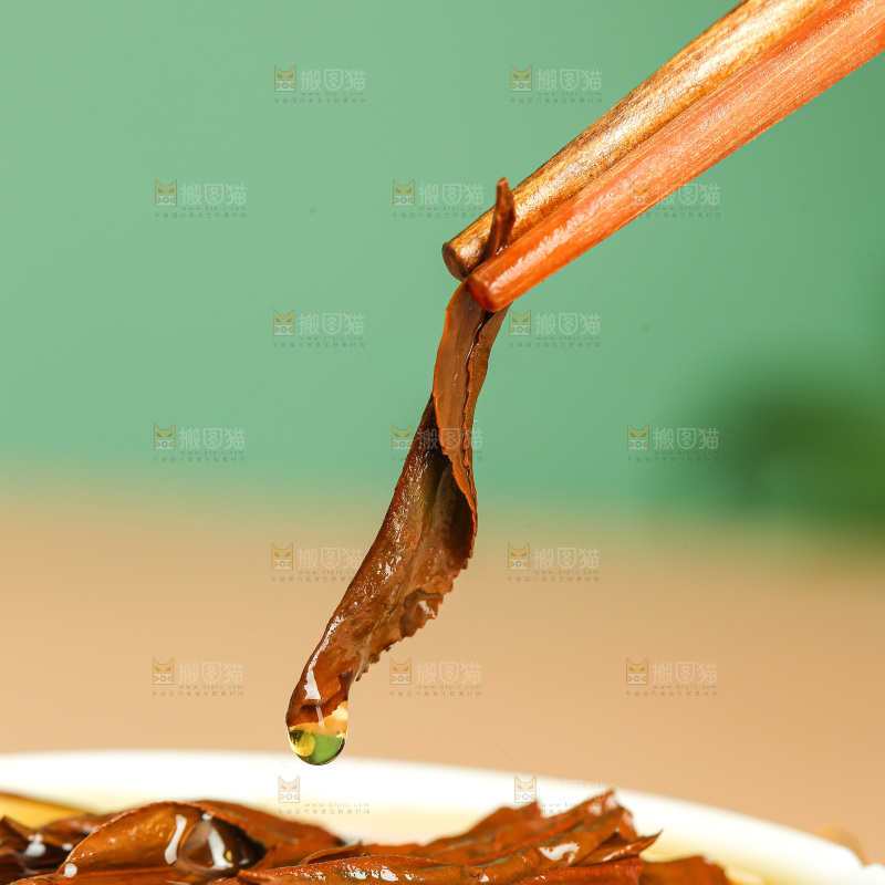 浅底上的有机红茶
