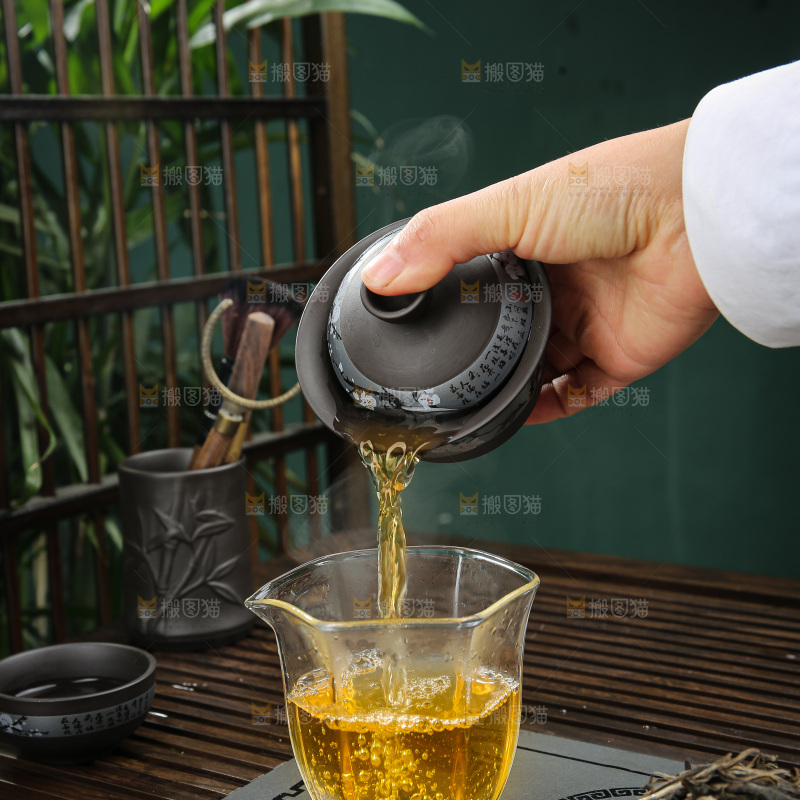 深底上的生普茶