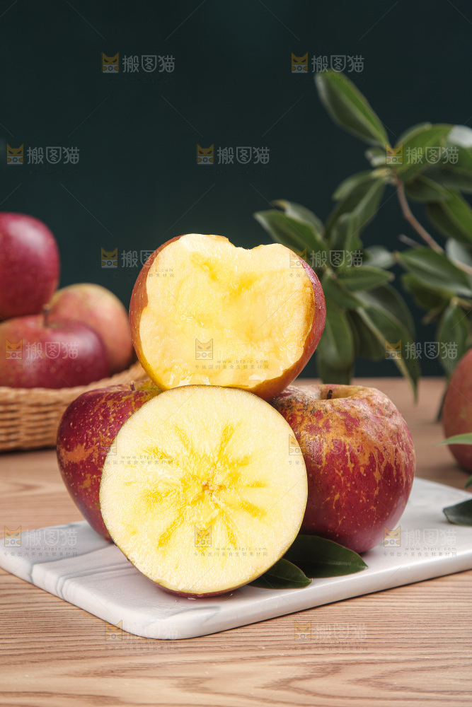 深底上的丑苹果