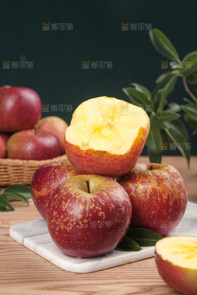 深底上的丑苹果