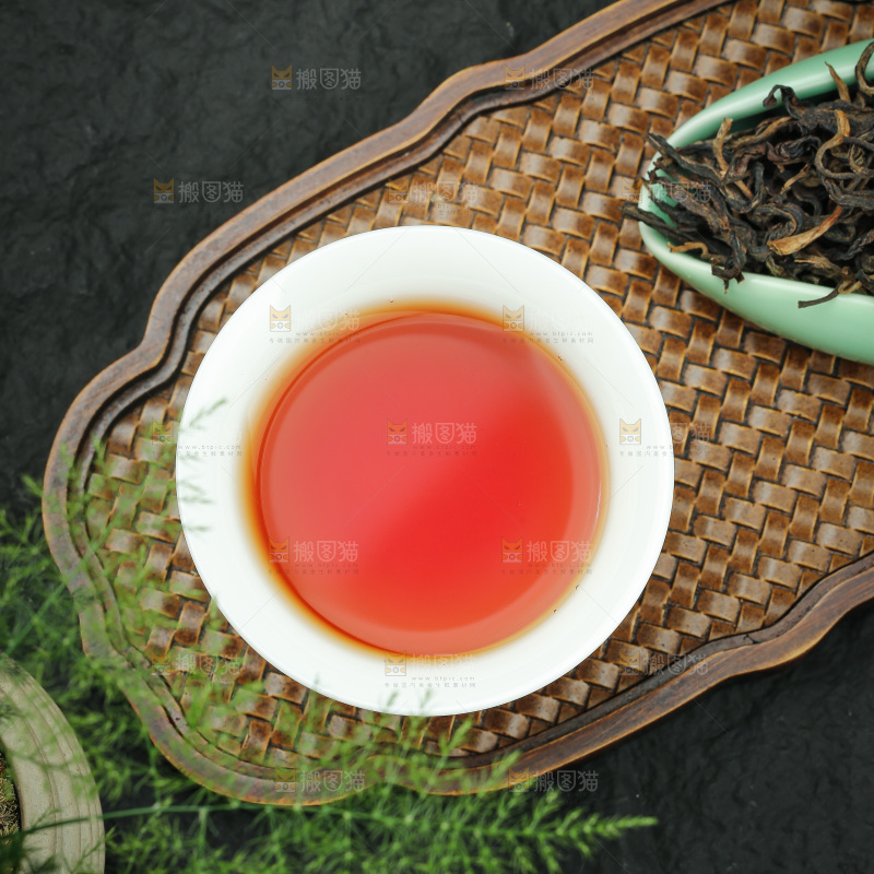 深底上的有机红茶