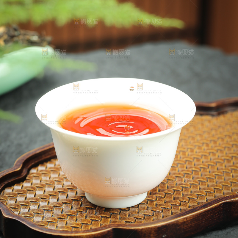 深底上的有机红茶