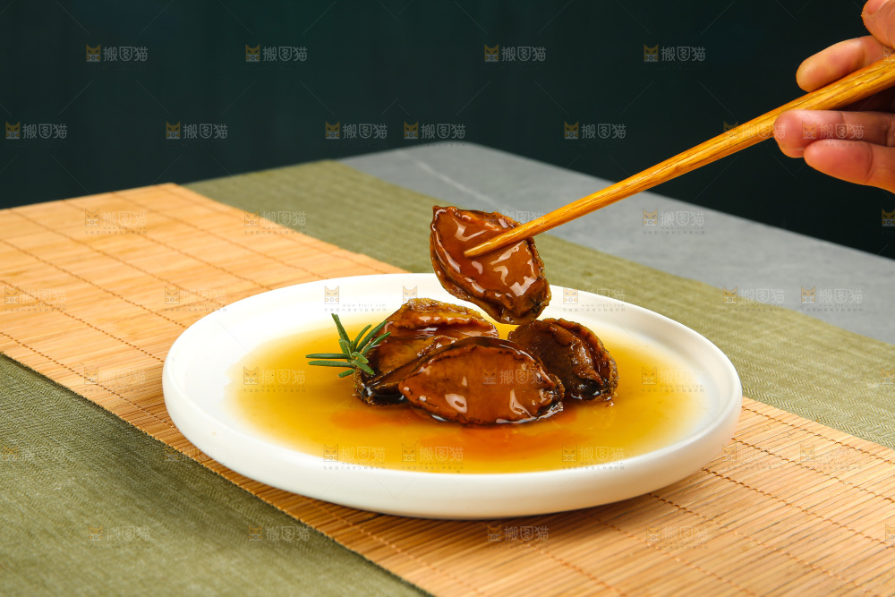盘里装的花胶鸡
