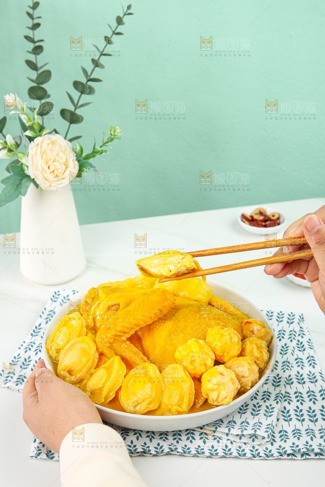 浅底上的花胶鸡